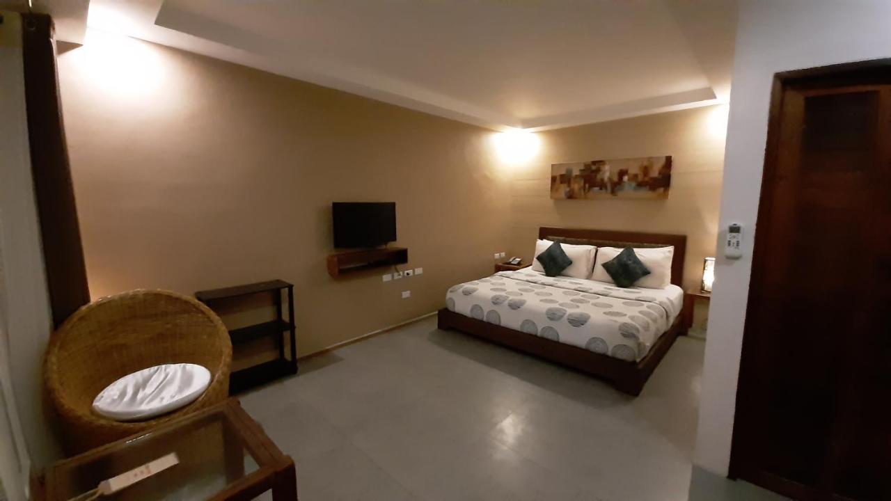 Urban Sands Hotel Iloilo Buitenkant foto