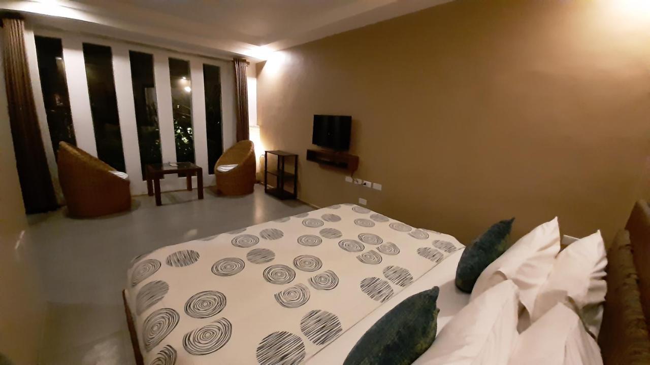 Urban Sands Hotel Iloilo Buitenkant foto