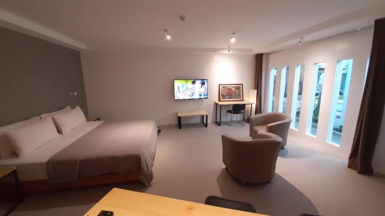 Urban Sands Hotel Iloilo Buitenkant foto