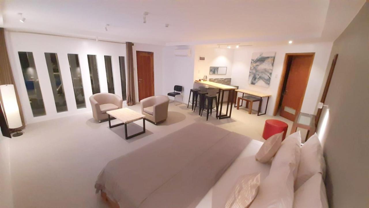 Urban Sands Hotel Iloilo Buitenkant foto