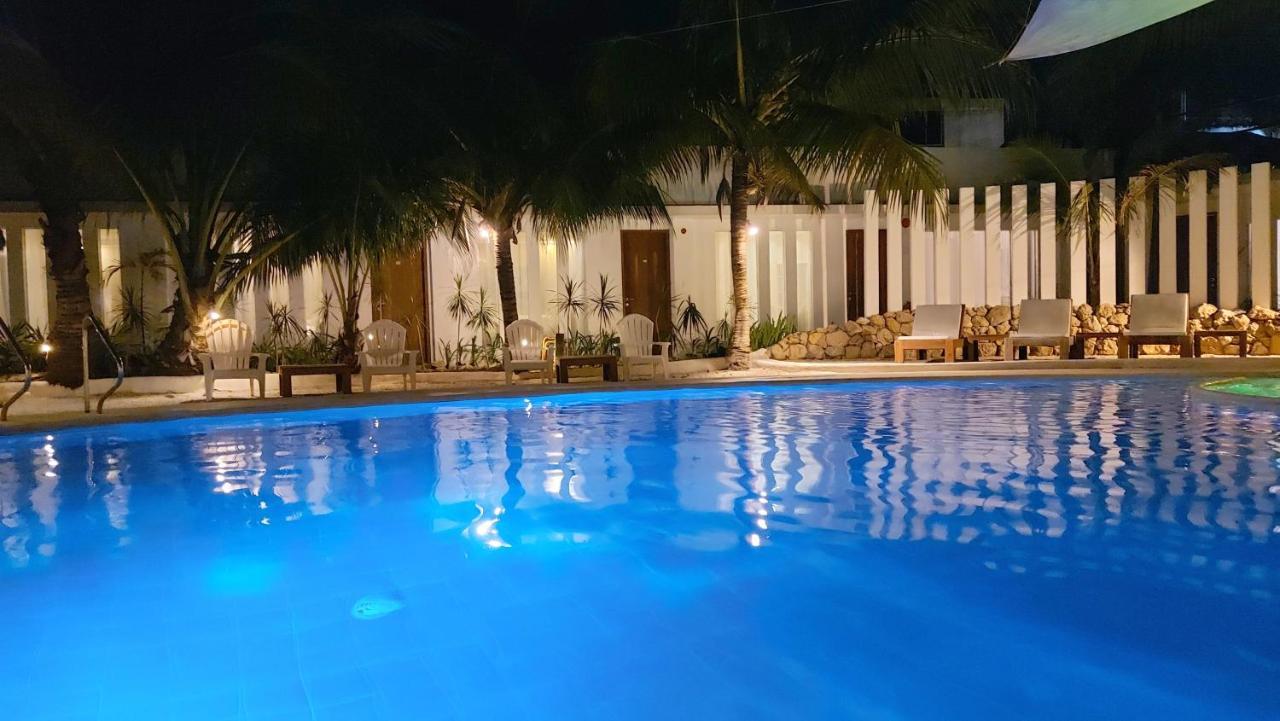Urban Sands Hotel Iloilo Buitenkant foto