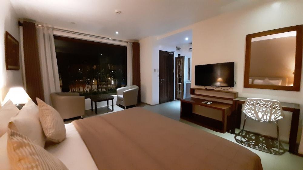 Urban Sands Hotel Iloilo Buitenkant foto