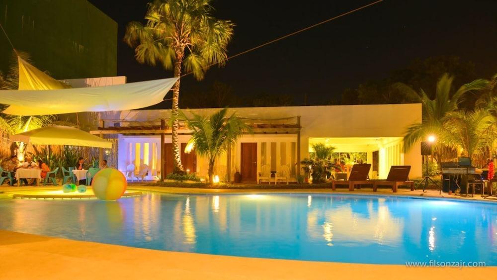 Urban Sands Hotel Iloilo Buitenkant foto
