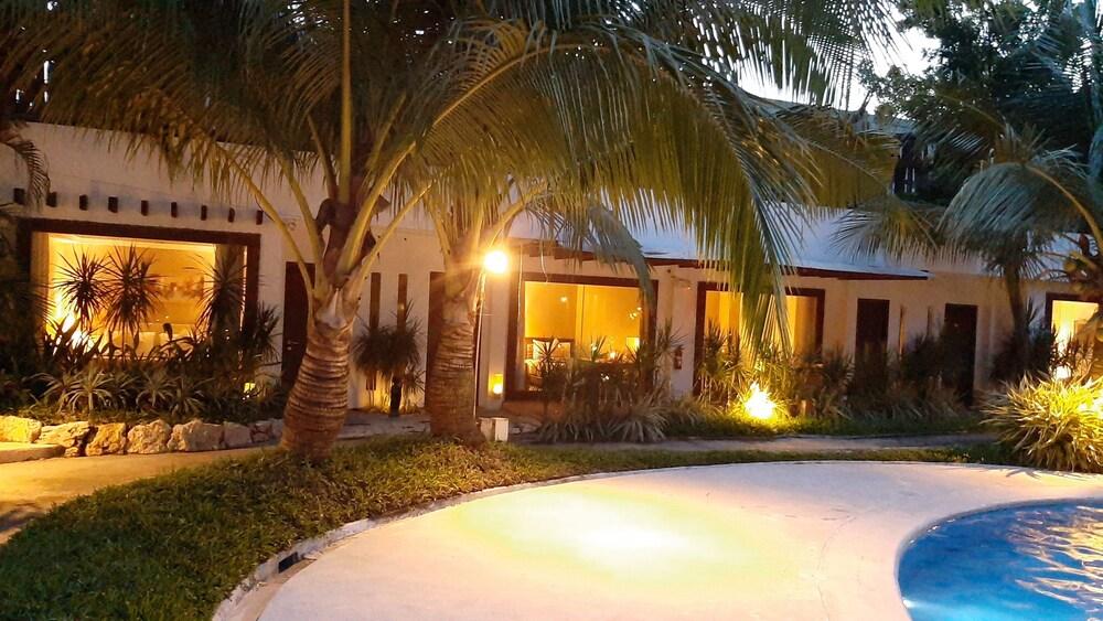 Urban Sands Hotel Iloilo Buitenkant foto